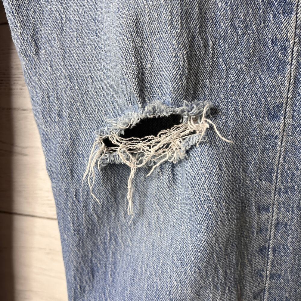 Levis Jeans Womens Size W28XL32 Light Wash Button Fly Distressed Straight Leg - Picture 5 of 16